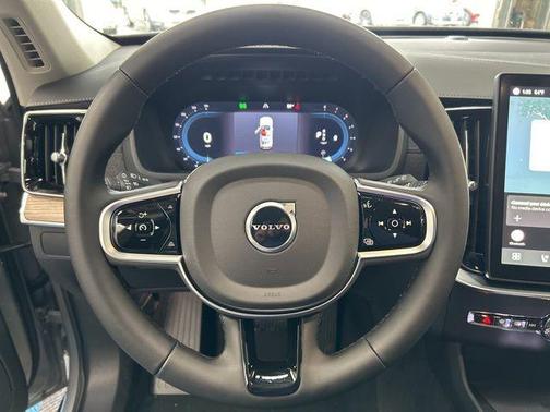 2025 Volvo XC90 B6 Core