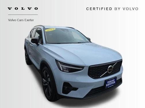 2024 Volvo XC40 B5 Plus Dark Theme