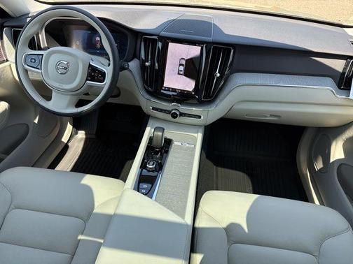 2025 Volvo XC60 Plug-In Hybrid T8 Plus