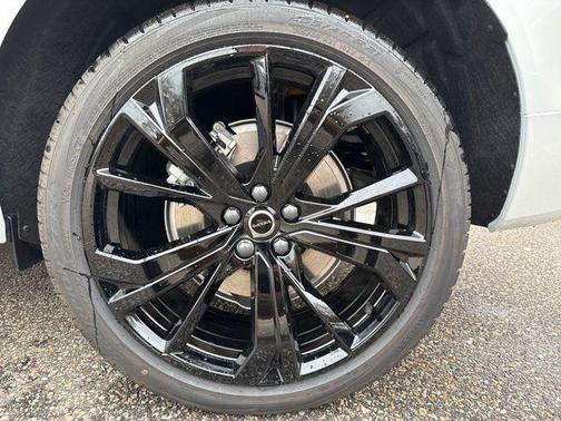2026 Volvo XC60 B5 Ultra Black Edition