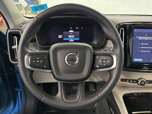 2023 Volvo XC40 B5 Plus Dark Theme