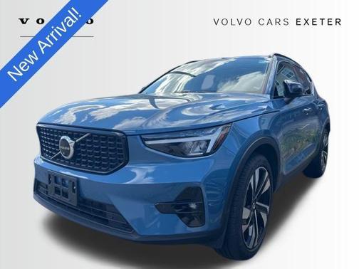2023 Volvo XC40 B5 Plus Dark Theme