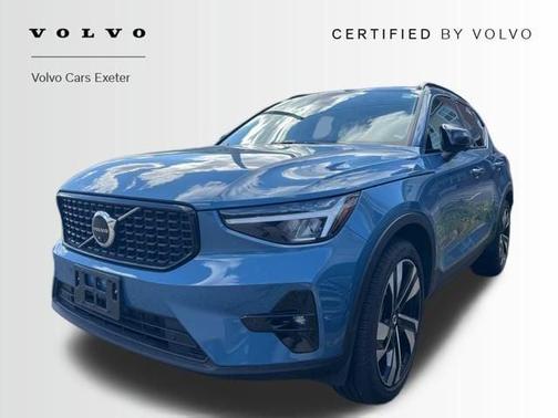 2023 Volvo XC40 B5 Plus Dark Theme