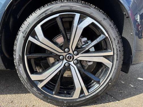 2025 Volvo XC60 B5 Ultra