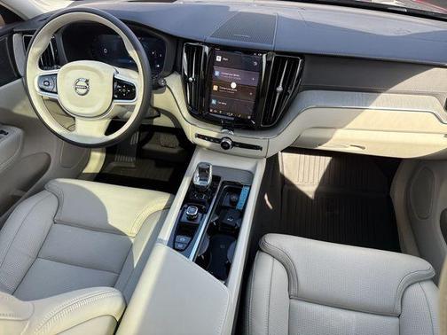 2025 Volvo XC60 B5 Ultra