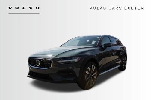 Forest Green 2026 Volvo V60 Cross Country B5 Ultra