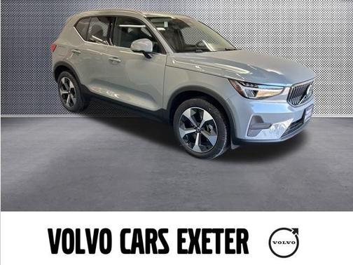2025 Volvo XC40 B5 Core Bright Theme