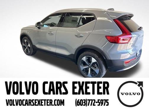 2025 Volvo XC40 B5 Core Bright Theme