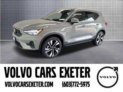 2025 Volvo XC40 B5 Ultra Bright Theme