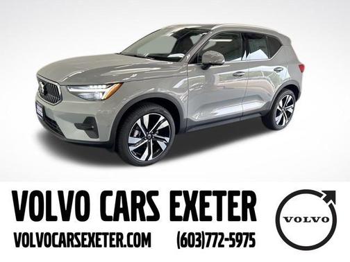 2025 Volvo XC40 B5 Ultra Bright Theme