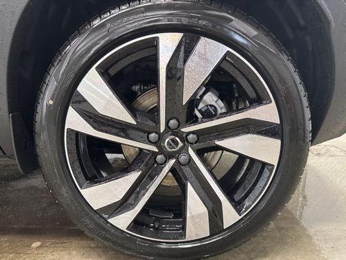 2026 Volvo XC40 B5 ULTRA