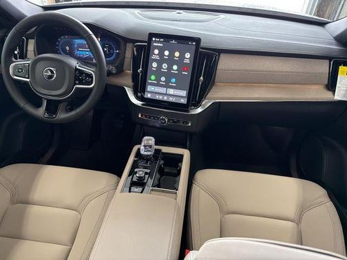 2025 Volvo XC90 Plug-In Hybrid T8 Plus 7-Seater