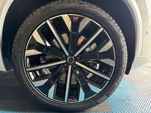 2025 Volvo XC90 Plug-In Hybrid T8 Plus 7-Seater