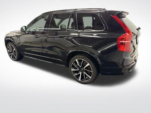 2023 Volvo XC90 Recharge Plug-In Hybrid T8 Plus Dark Theme 7 Passenger