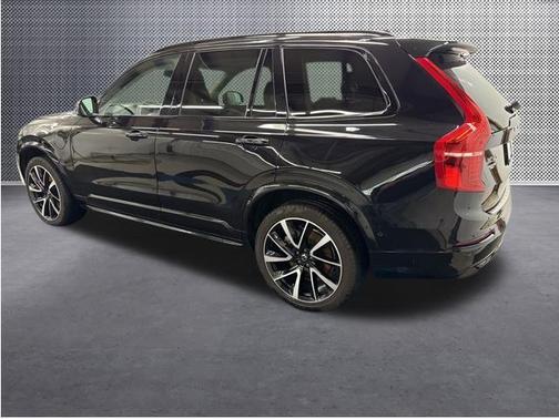 2023 Volvo XC90 Recharge Plug-In Hybrid T8 Plus Dark Theme 7 Passenger