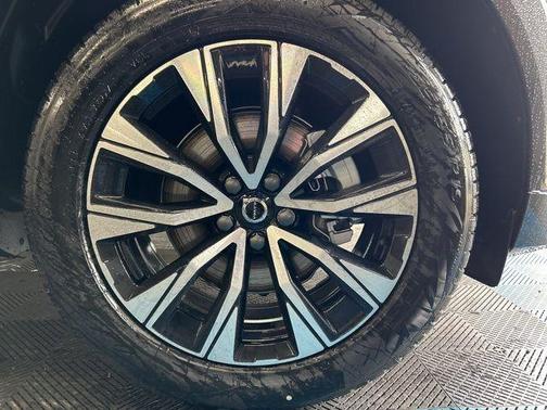 2025 Volvo XC60 B5 Core