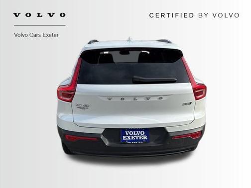 2025 Volvo XC40 B5 Plus Dark Theme