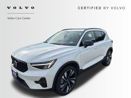 2025 Volvo XC40 B5 Plus Dark Theme