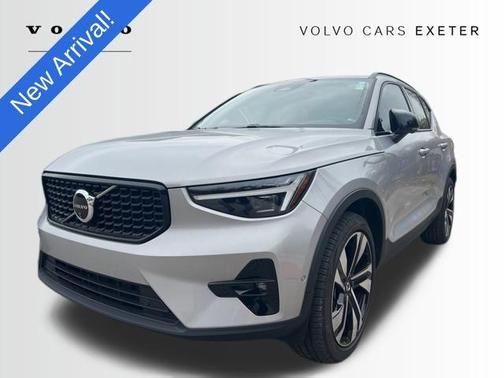 2024 Volvo XC40 B5 Ultimate Dark Theme
