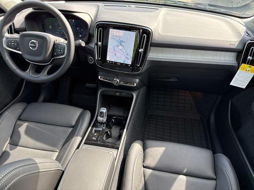 2025 Volvo XC40 B5 Plus Bright Theme