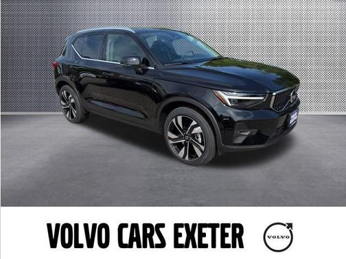 2025 Volvo XC40 B5 Plus Bright Theme
