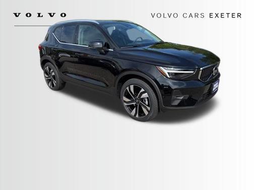 2025 Volvo XC40 B5 Plus Bright Theme
