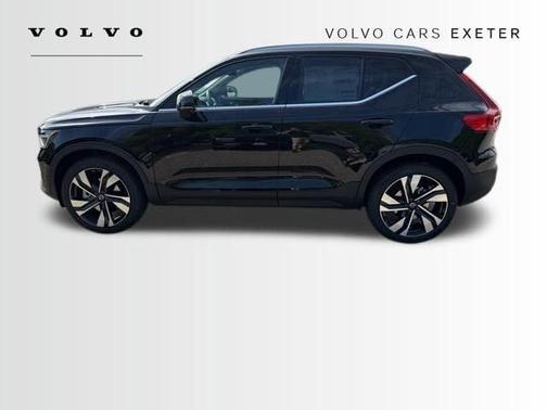 2025 Volvo XC40 B5 Plus Bright Theme