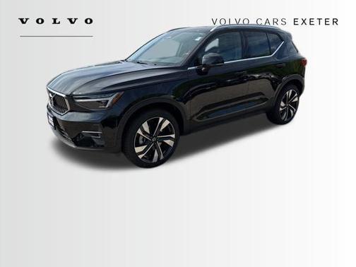 2025 Volvo XC40 B5 Plus Bright Theme