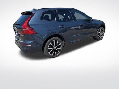 2023 Volvo XC60 B5 Plus Dark Theme