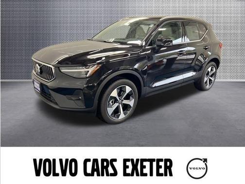 2025 Volvo XC40 B5 Plus Bright Theme