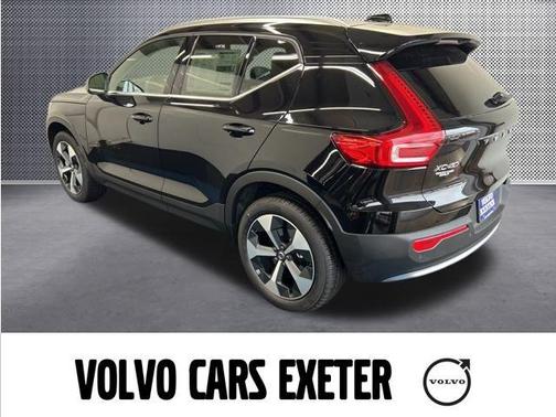 2025 Volvo XC40 B5 Plus Bright Theme