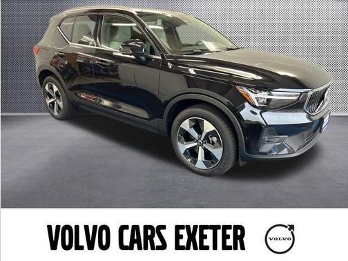 2025 Volvo XC40 B5 Plus Bright Theme