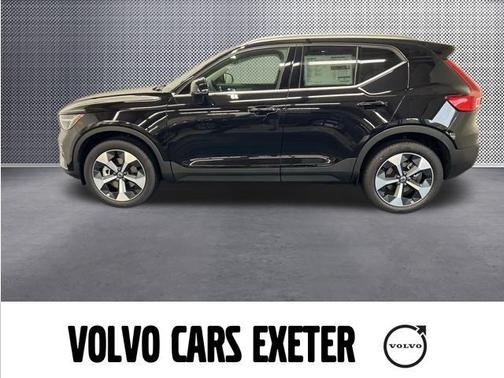 2025 Volvo XC40 B5 Plus Bright Theme