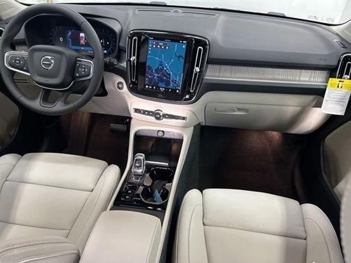 2025 Volvo XC40 B5 Plus Dark Theme