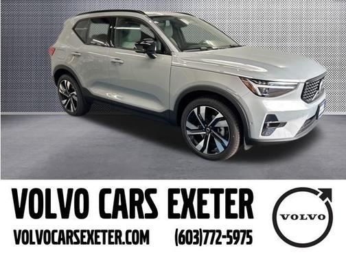 2025 Volvo XC40 B5 Plus Dark Theme