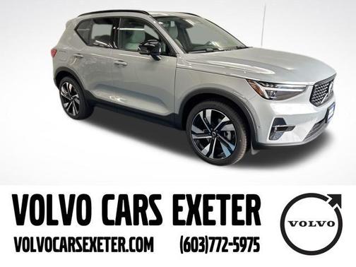 2025 Volvo XC40 B5 Plus Dark Theme