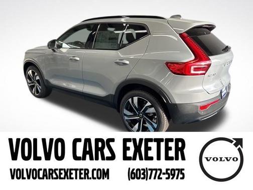 2025 Volvo XC40 B5 Plus Dark Theme