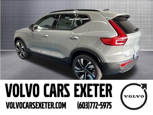 2025 Volvo XC40 B5 Plus Dark Theme