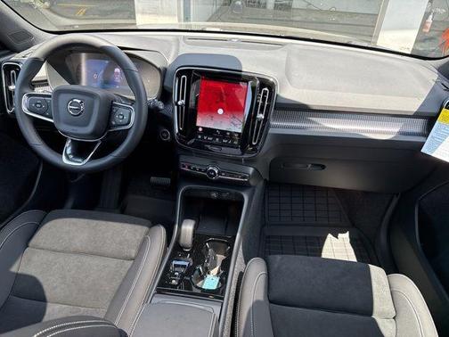 2026 Volvo XC40 B5 EDITION