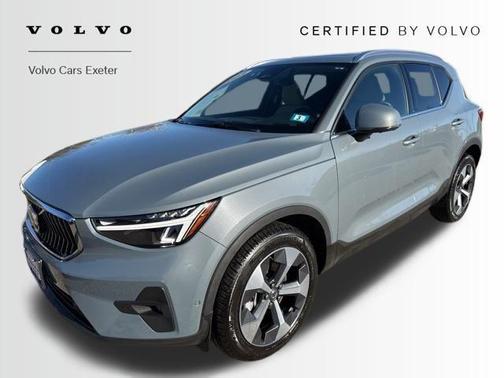 2023 Volvo XC40 B5 Plus Bright Theme