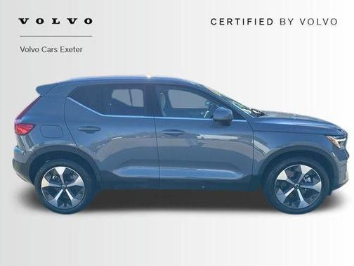 2023 Volvo XC40 B5 Plus Bright Theme
