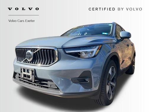 2023 Volvo XC40 B5 Plus Bright Theme