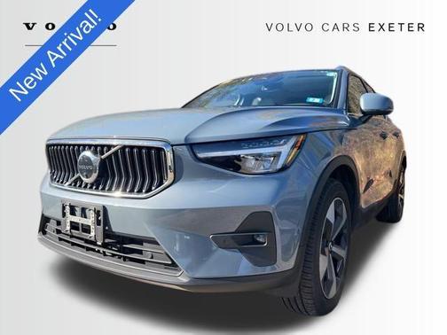 2023 Volvo XC40 B5 Plus Bright Theme