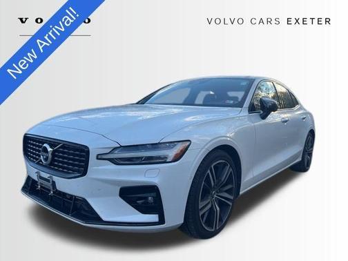 2022 Volvo S60 B5 R-Design
