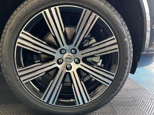 2025 Volvo XC90 B6 Plus 7-Seater