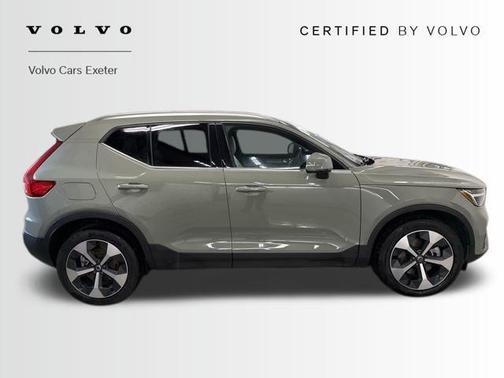 2024 Volvo XC40 B5 Plus Bright Theme