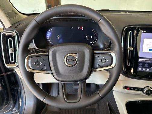 2026 Volvo XC40
