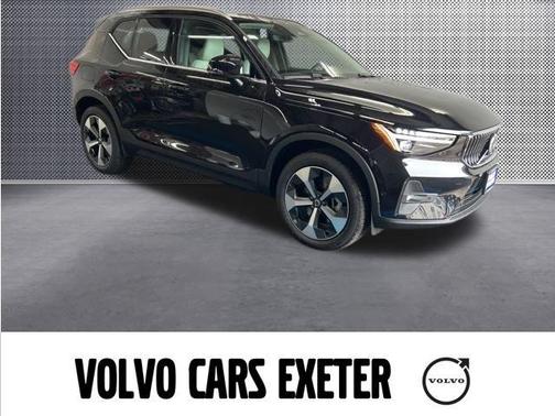 2025 Volvo XC40 B5 Plus Bright Theme