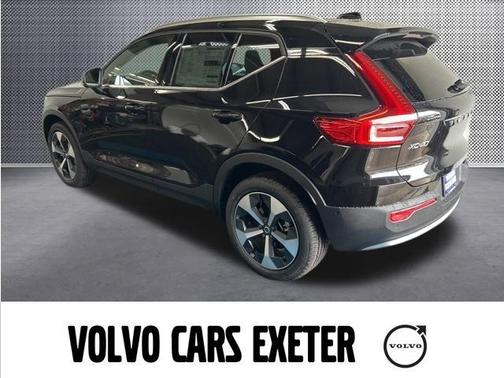 2025 Volvo XC40 B5 Plus Bright Theme