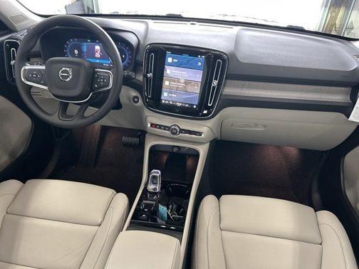 2025 Volvo XC40 B5 Plus Bright Theme